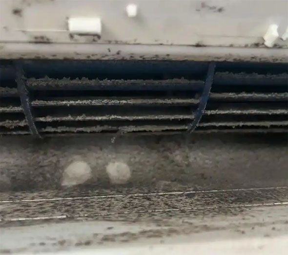 丽江空调吹的风有股烧焦味是怎么回事